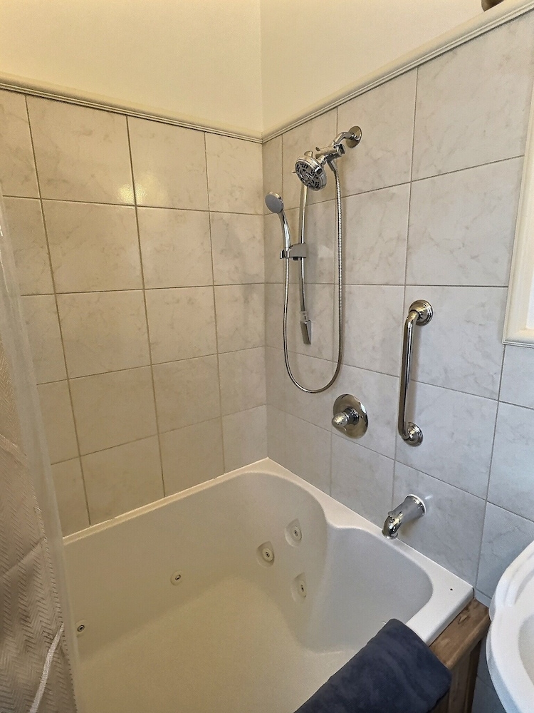 Lasalle Bed Breakfast 50/54