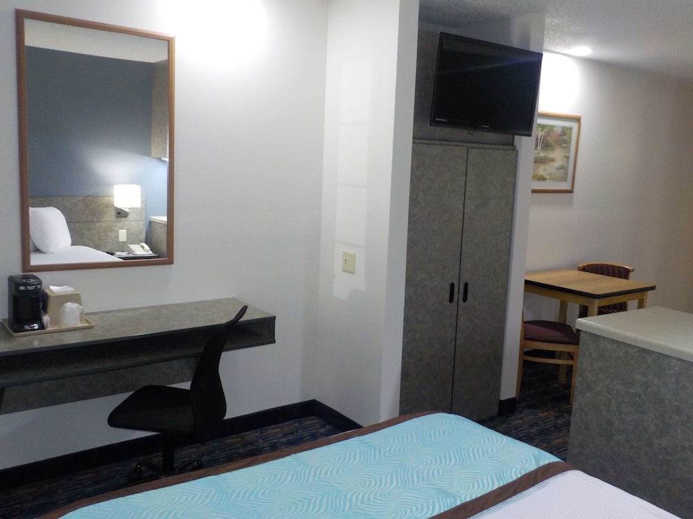 MJ Inn & Suites Marienville 7/20