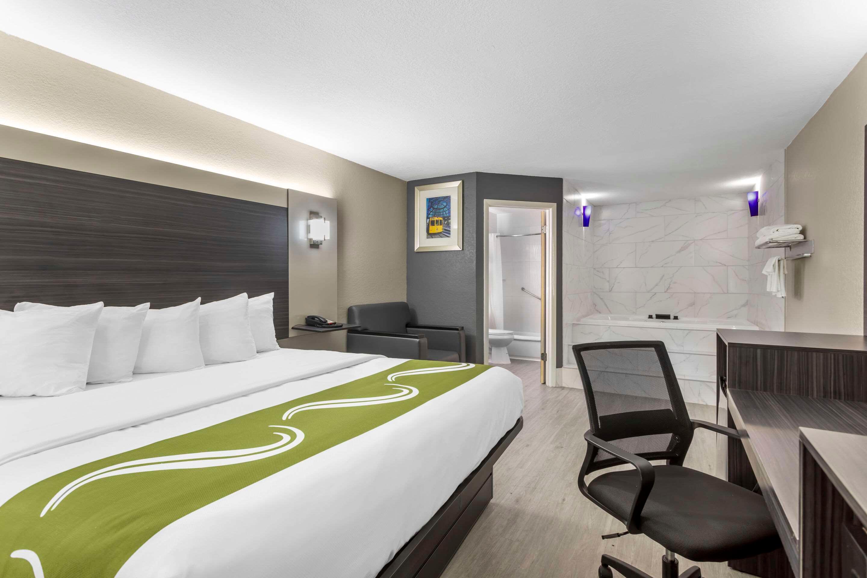 UPGRADE, KING BED