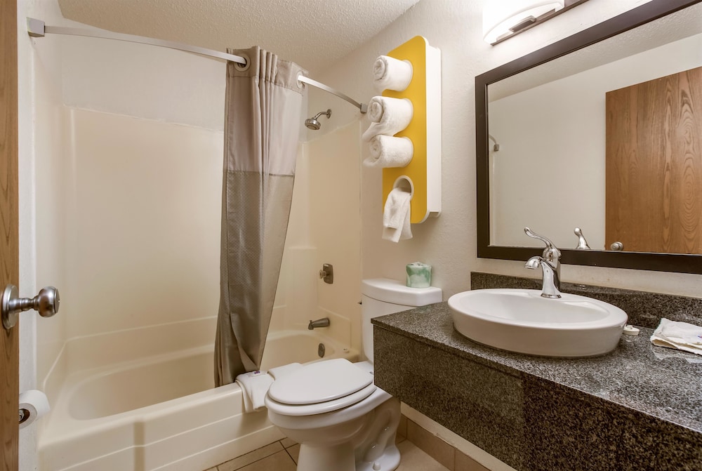 غرفة ديلوكس بسرير كينج، Motel6 Albert Lea, MN 5/7