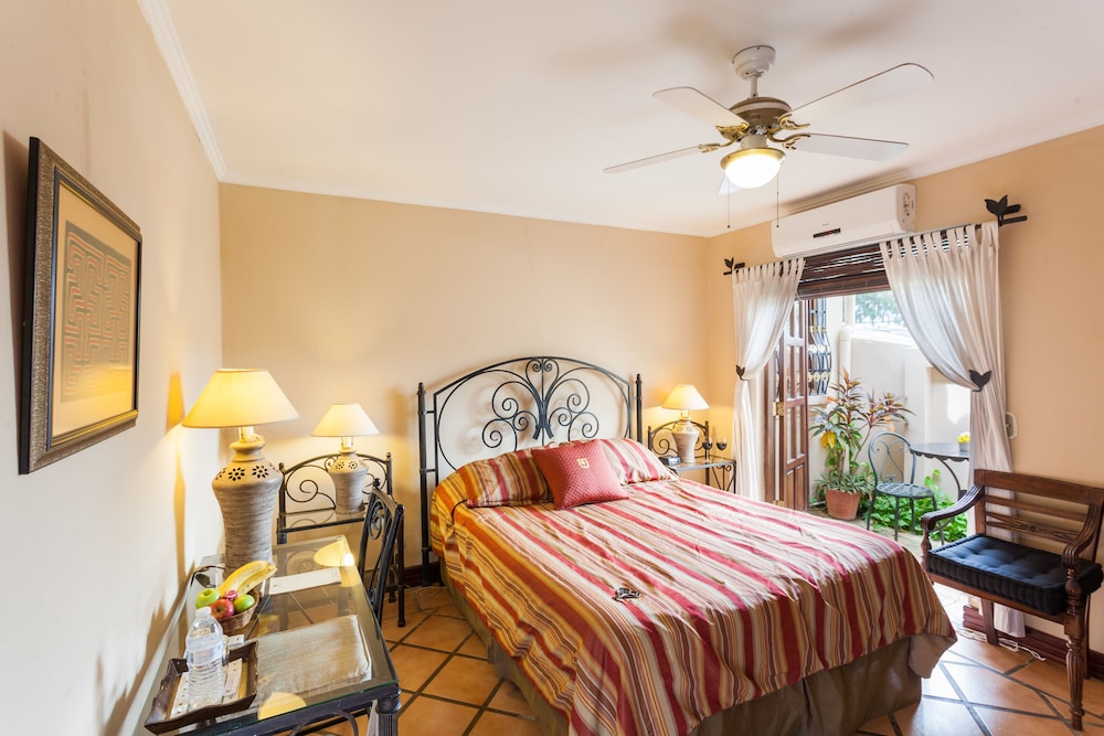 Hotel Los Robles 10/62
