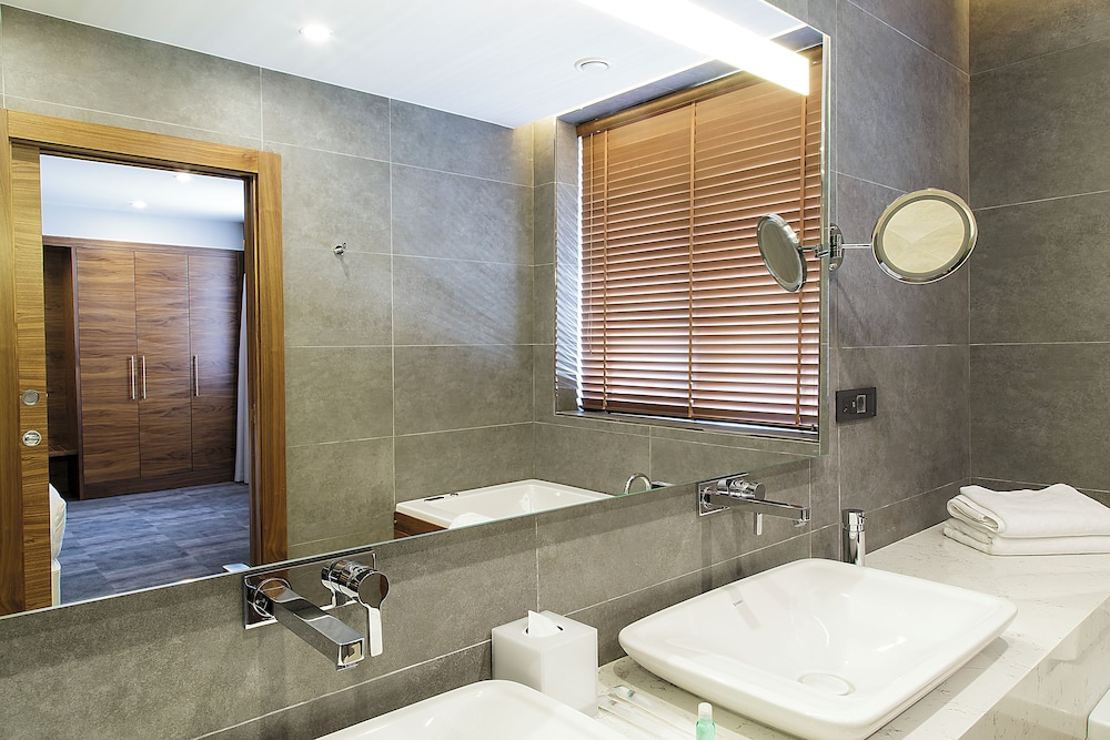 Bof Hotels Business 49/50