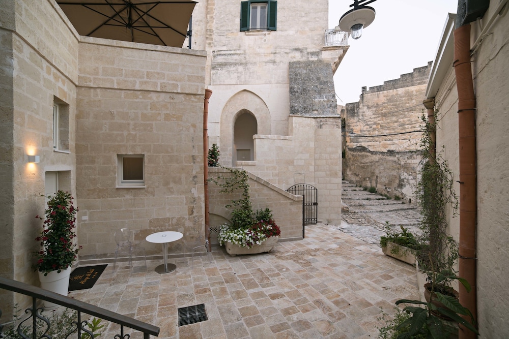 Albergo del Sedile 62/67