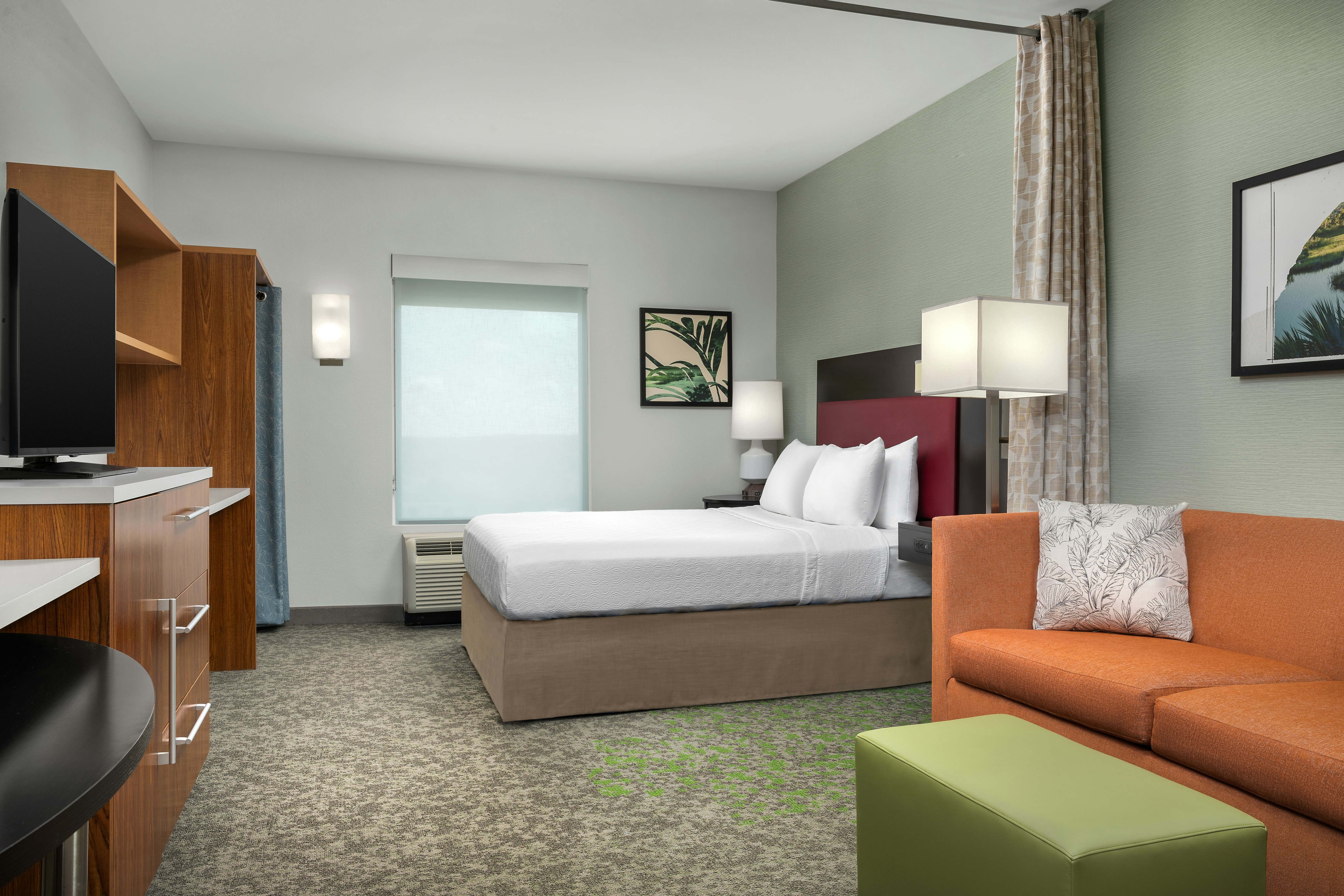 STUDIO, QUEEN BED