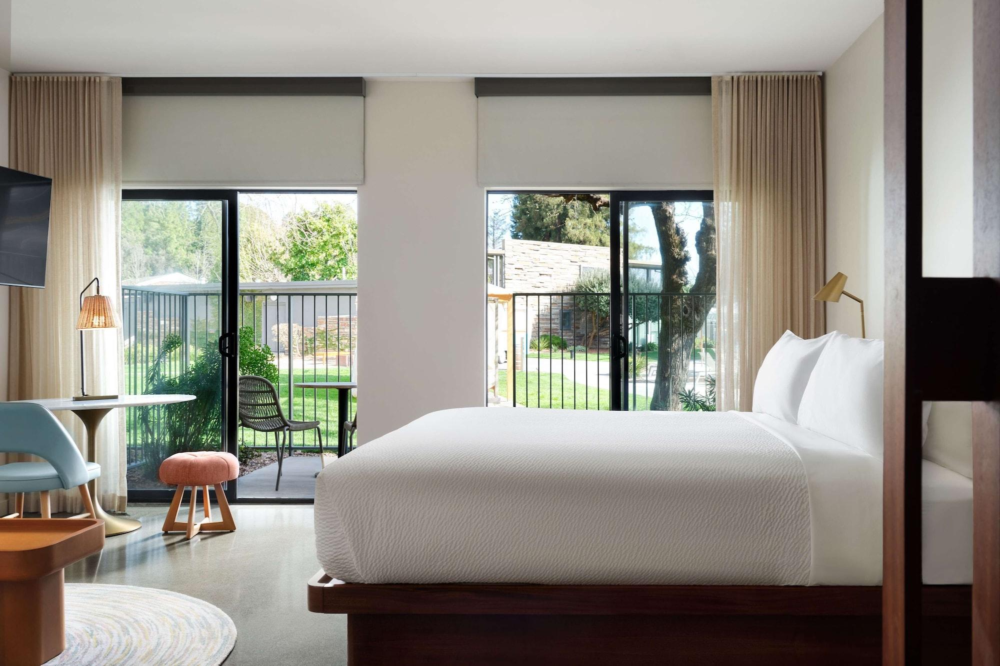 1 Bedroom, Lanai, Suite، Flamingo Resort & Spa Santa Rosa Sonoma, Tapestry by Hilton 2/4
