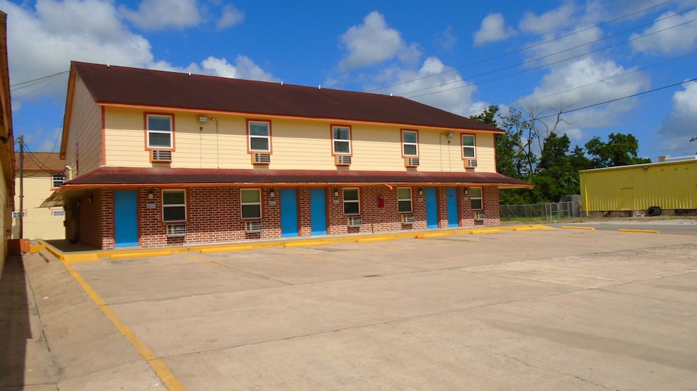 TOWN HOUSE MOTEL 6/61
