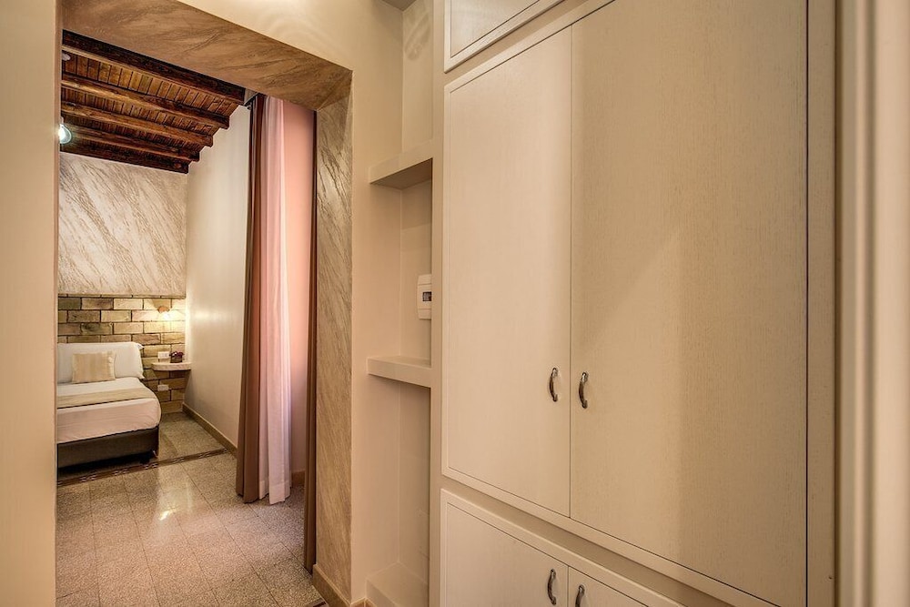 Colosseo Accomodation Room 33/38