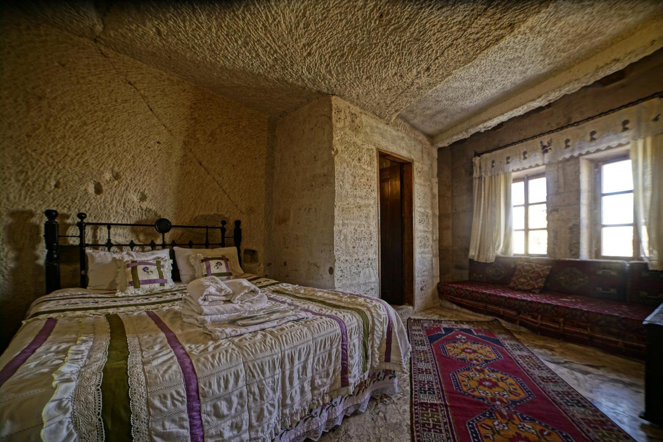 غرفة قياسية بسرير كينج، Village Cave House Hotel 3/6