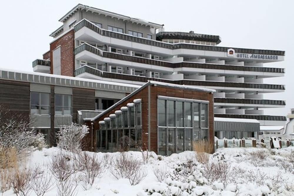 Ambassador Hotel Spa 3/50