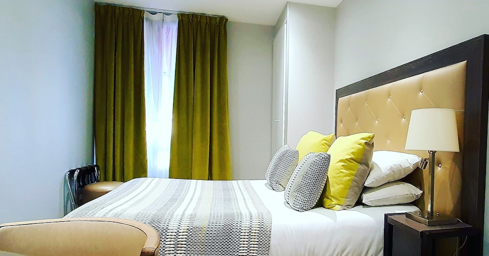 Hotel Eiffel Kennedy 7/40