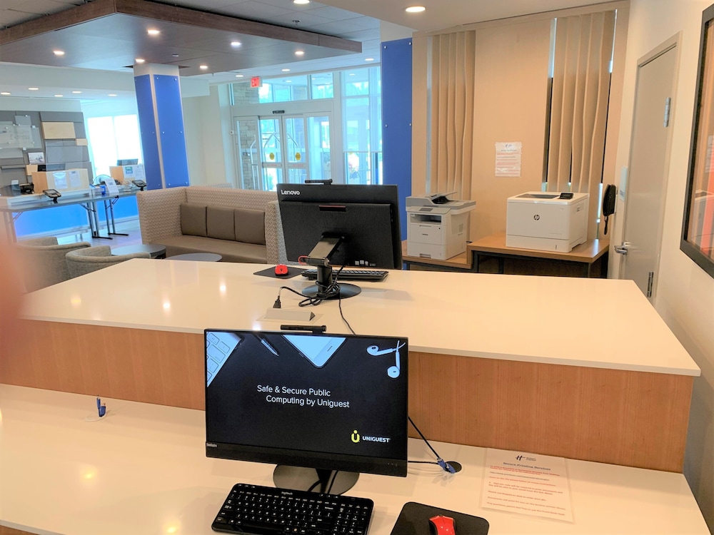 Holiday Inn Express And Suites Wilmington West - Medical Park 38/60