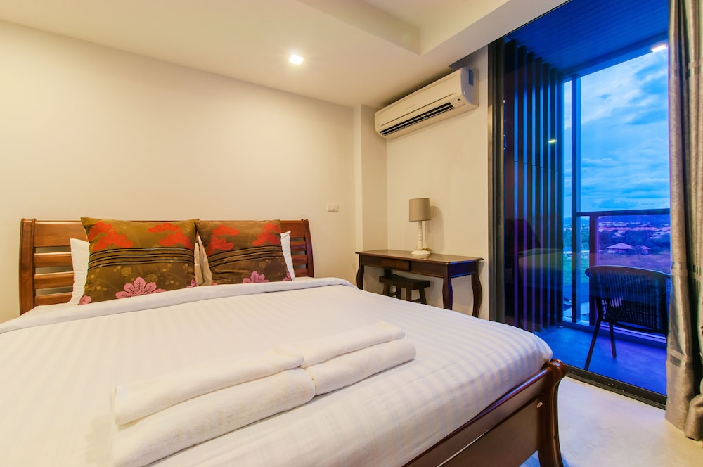 Studio, King Bed, Sofa