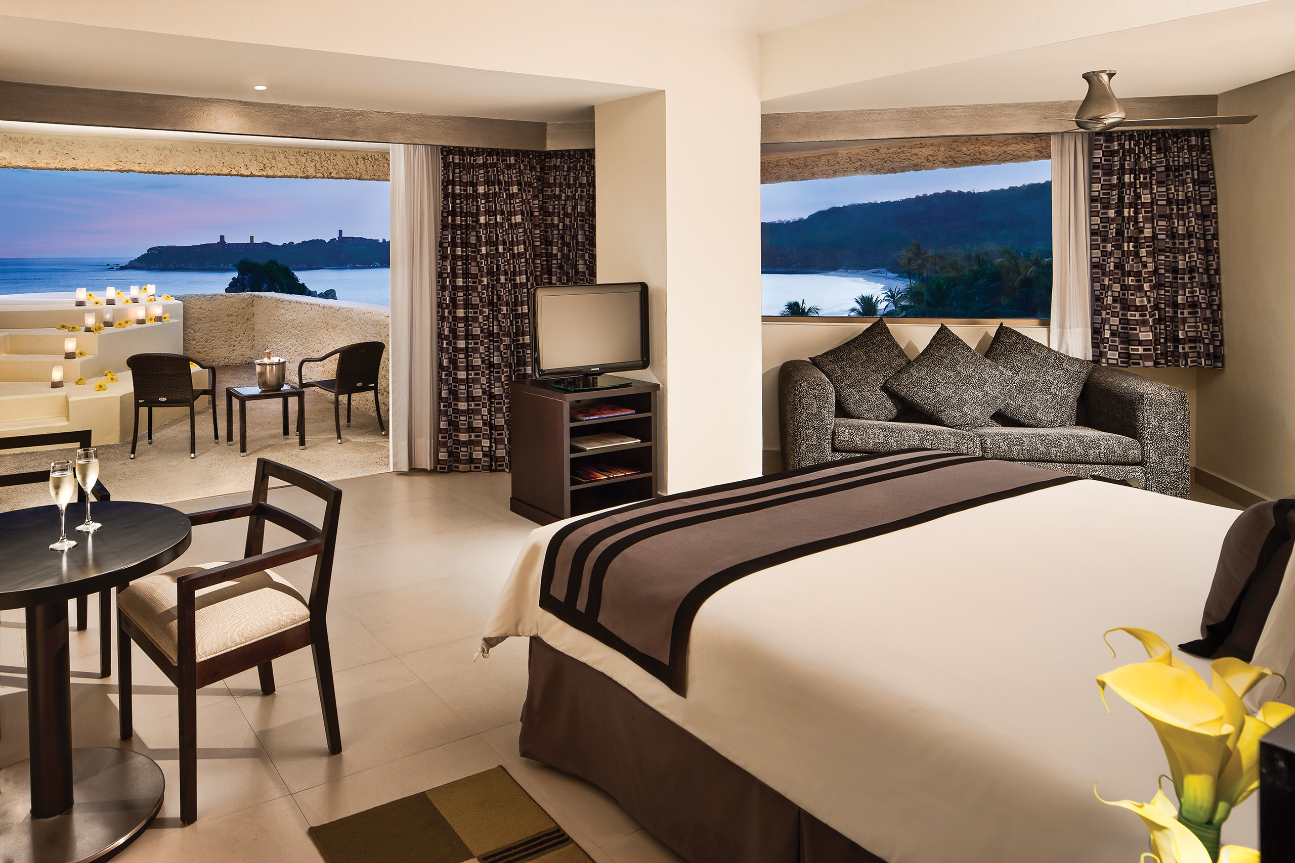 Club, Junior Suite, 2 Queen Beds