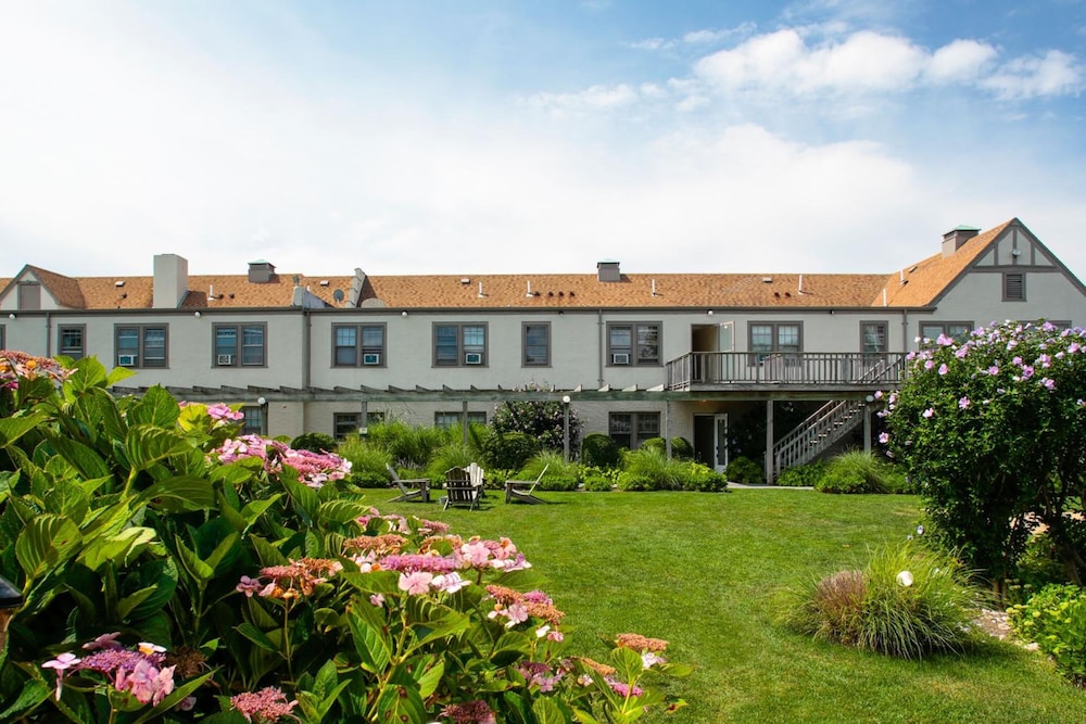 Sole East Resort 48/53