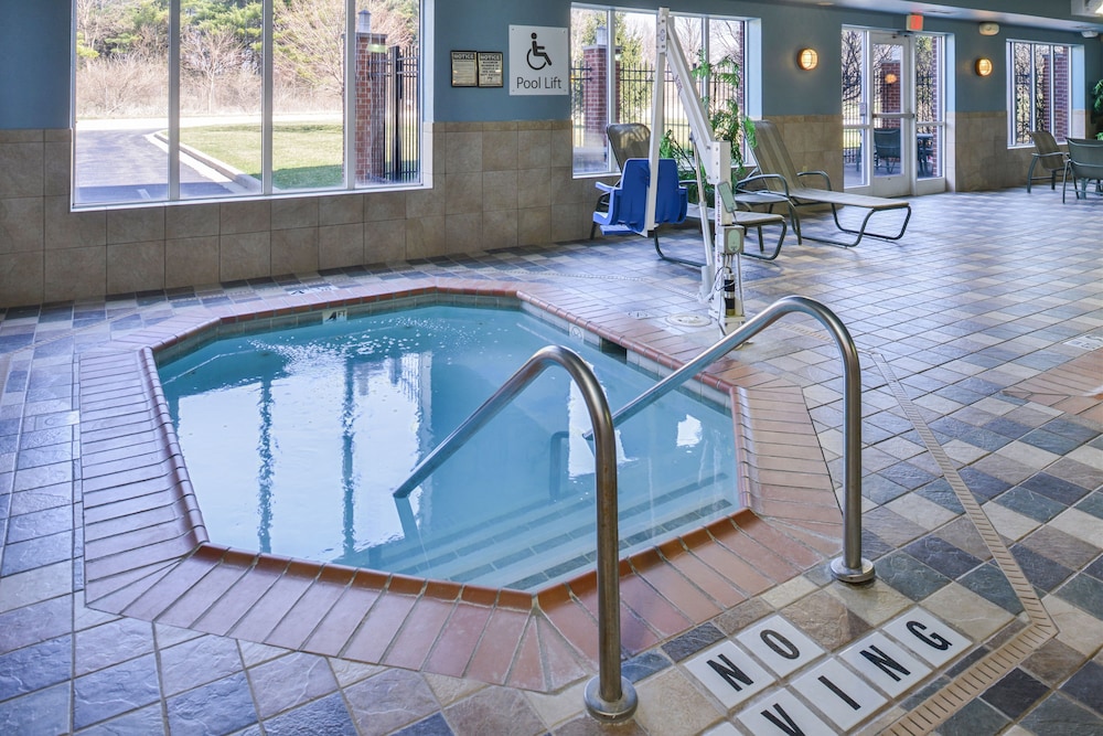 Holiday Inn Express Hotel & Suites Urbana-Champaign(U Of I Area) 3/74