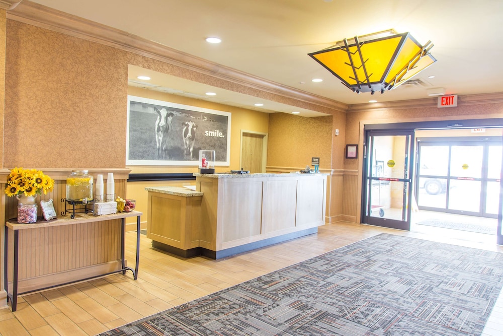 Lobby at HAMPTON INN SUITES DODGE CITY, DODGE CITY - KS