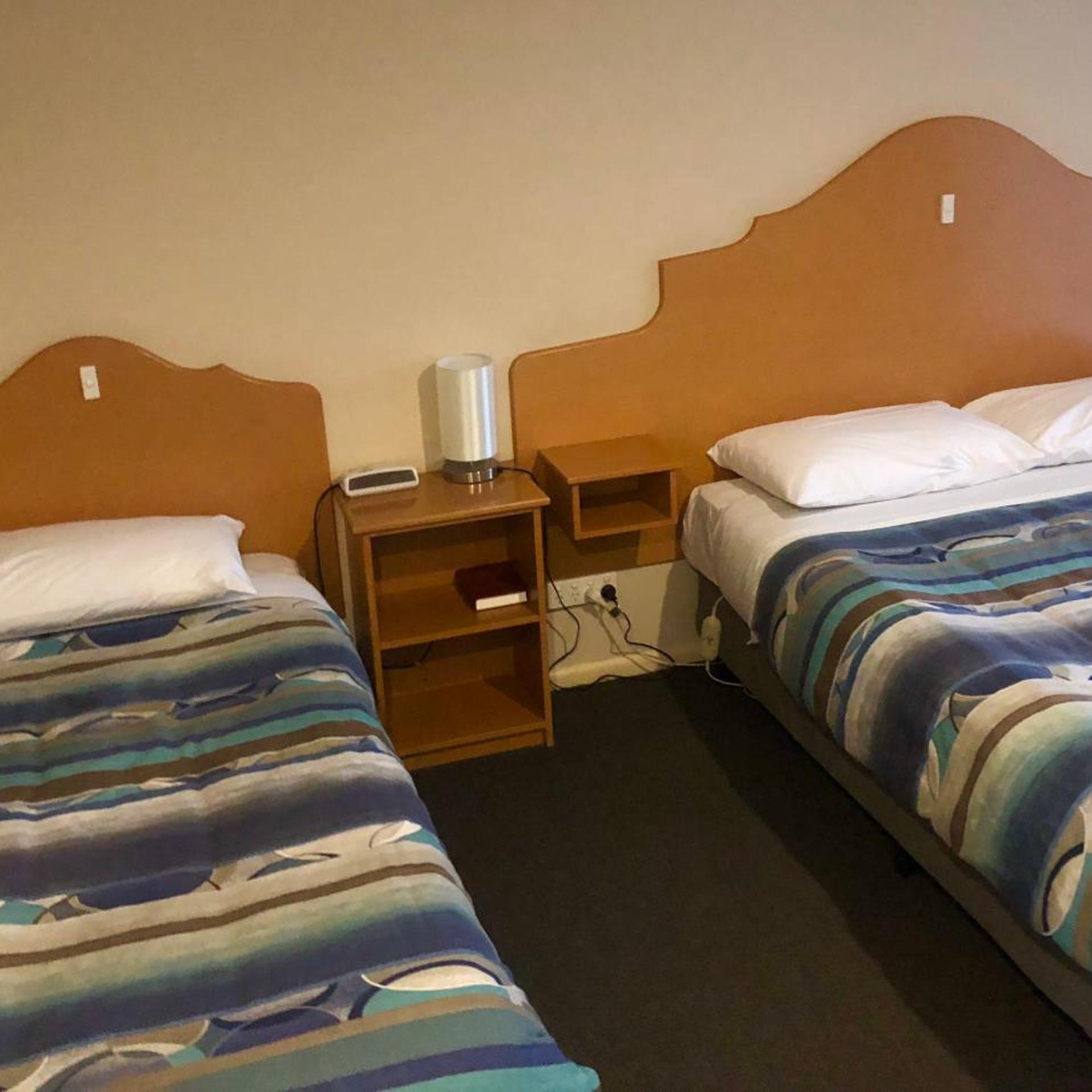 SHEFFIELD MOTOR INN 22/43