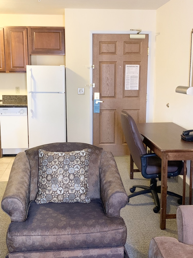 Staybridge Suites Albuquerque Airport 30/59