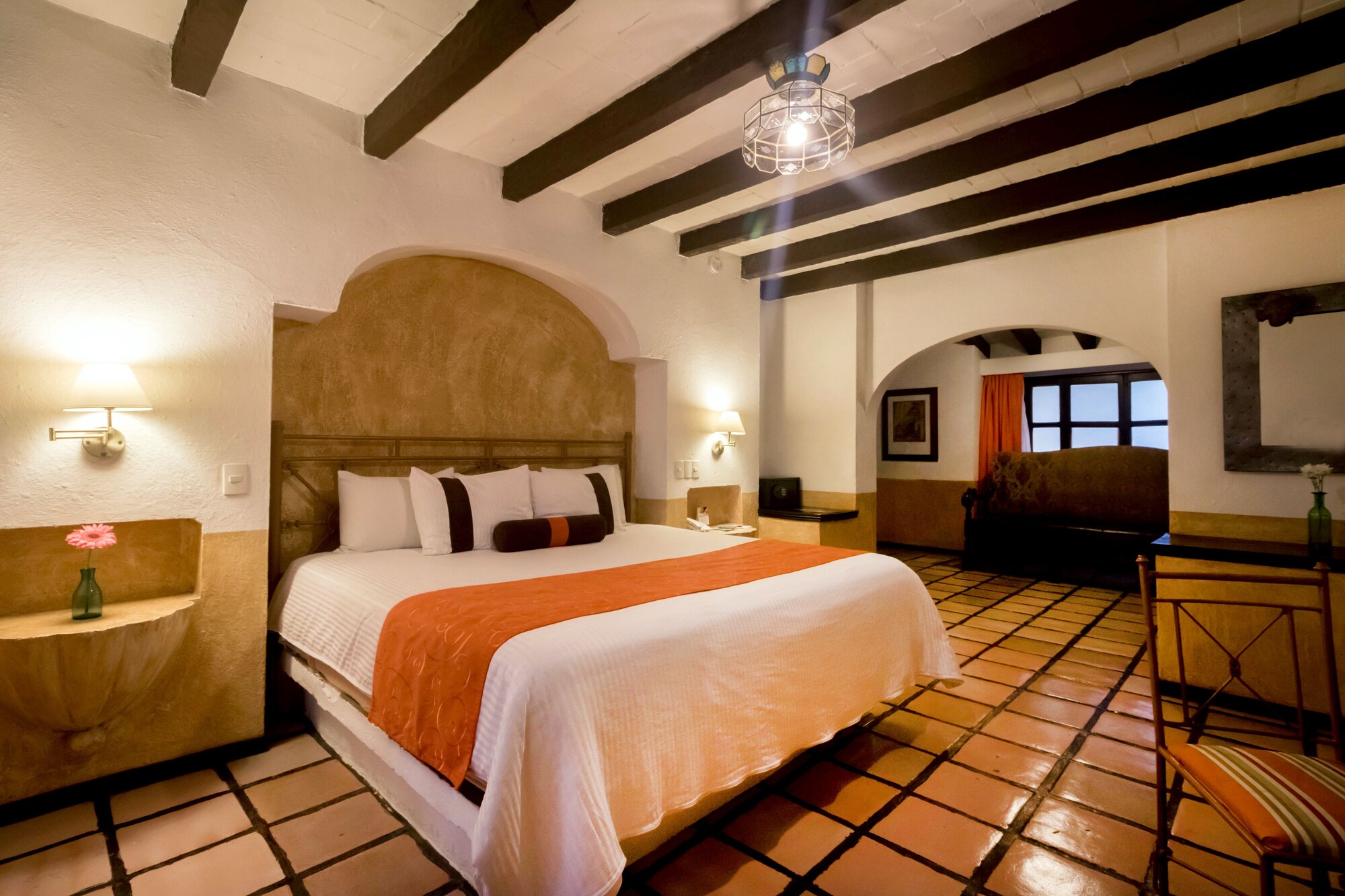JUNIOR SUITE, KING BED