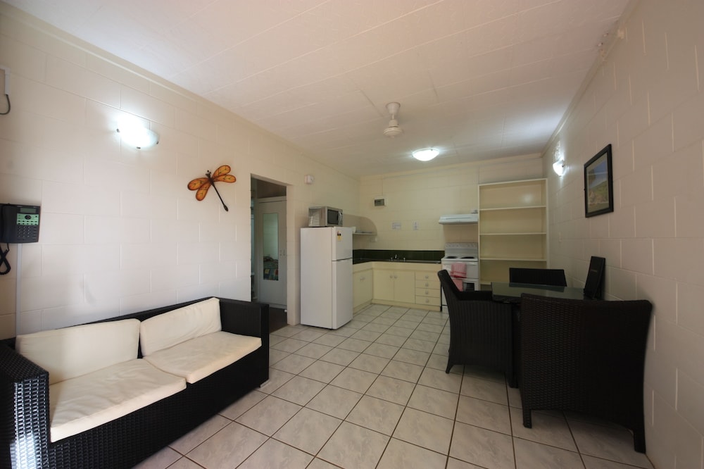 Coconut Grove Holiday Apartments 8/43