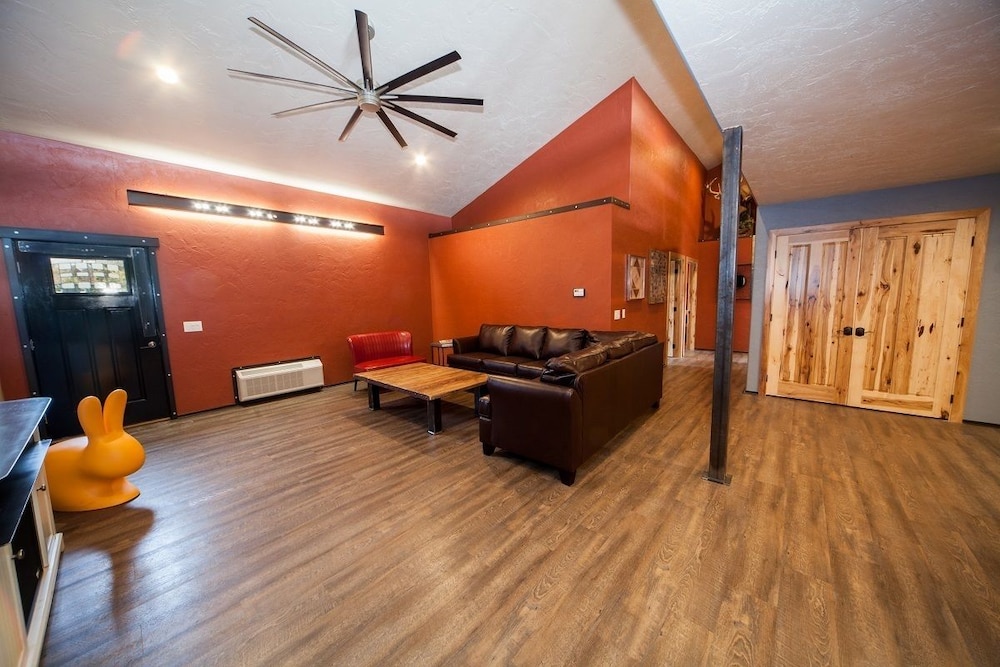 Log Cabin Lodge Suites 65/68