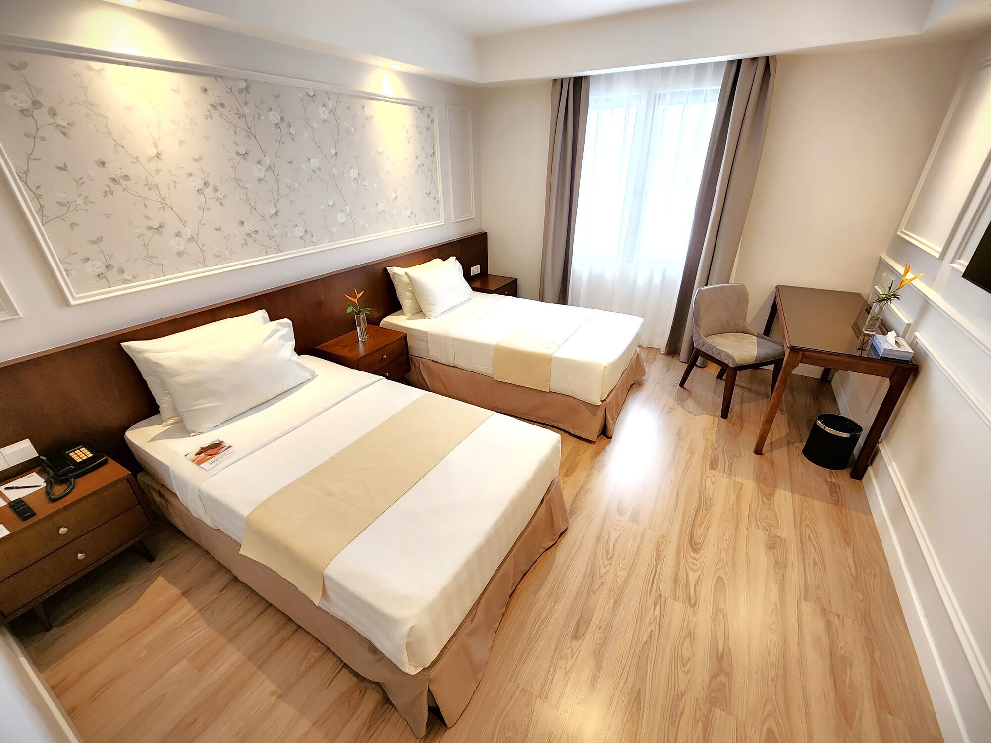 DELUXE ROOM