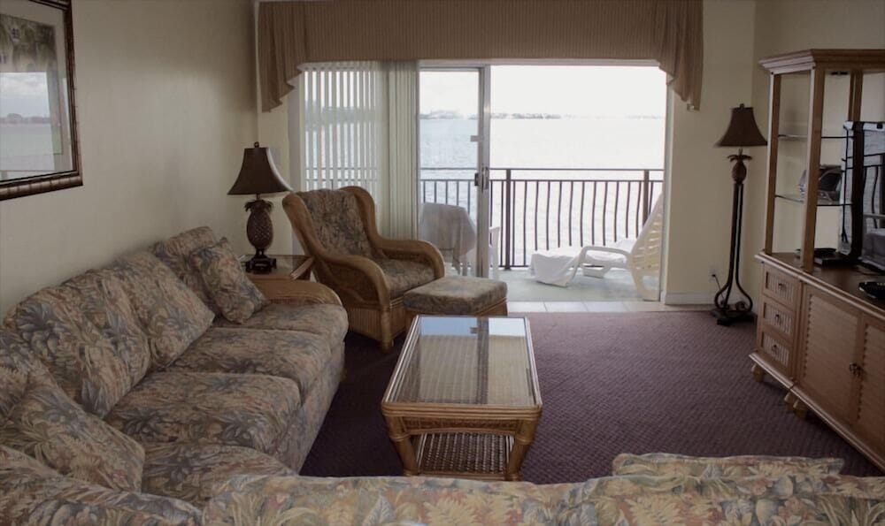 PALM BEACH WATERFRONT SUITES 43/67