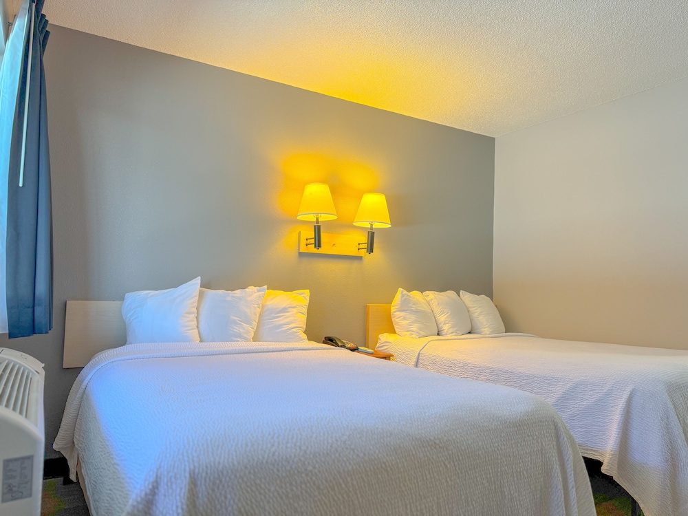 Super 7 Motel 17/22