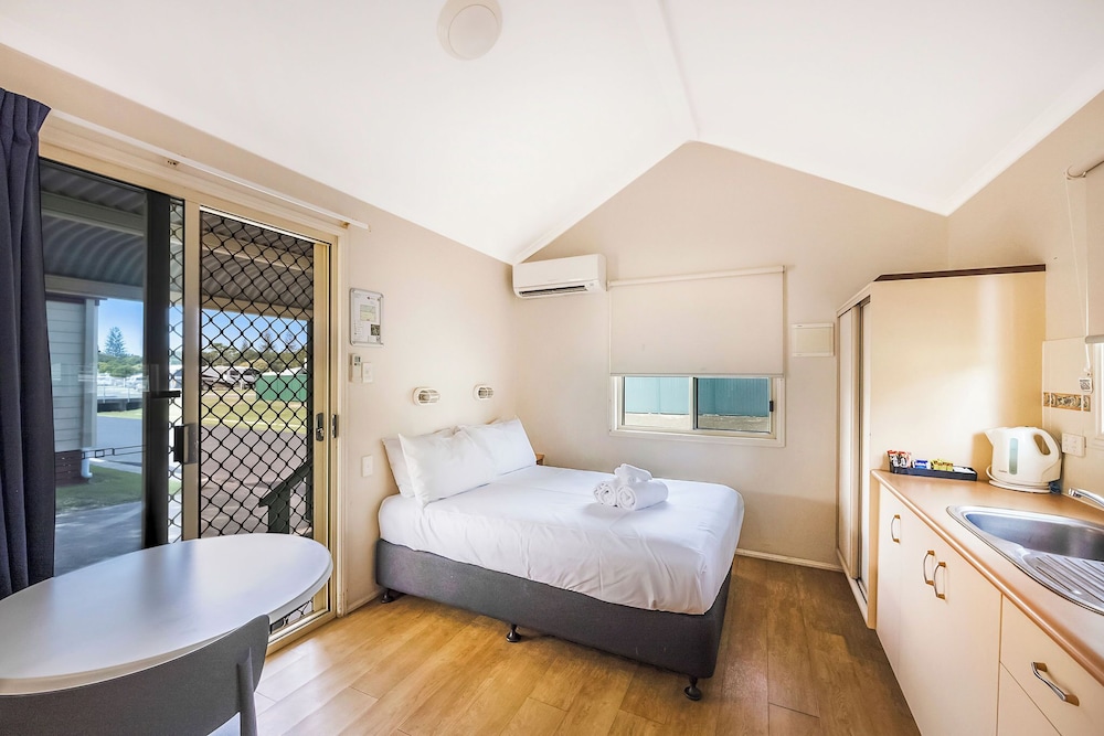 Economy, Cabin, 1 Double and 2 Bunk Beds