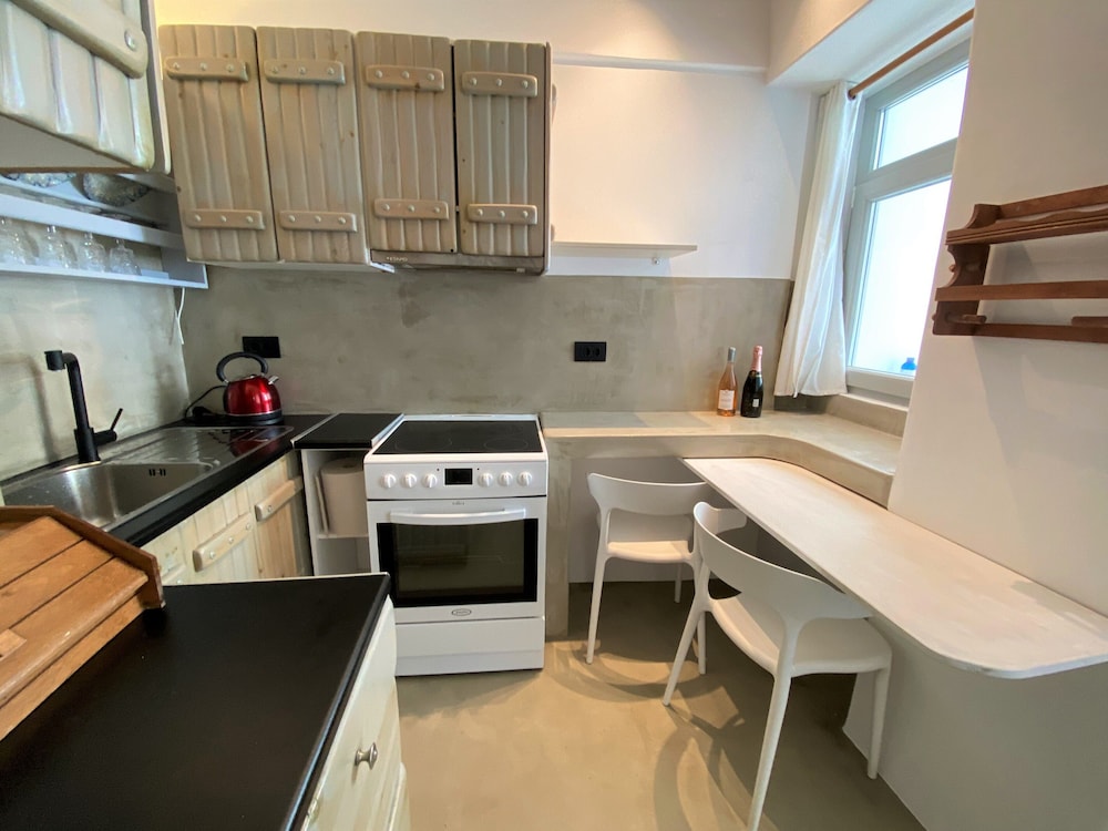 Flaskos Suites 42/50
