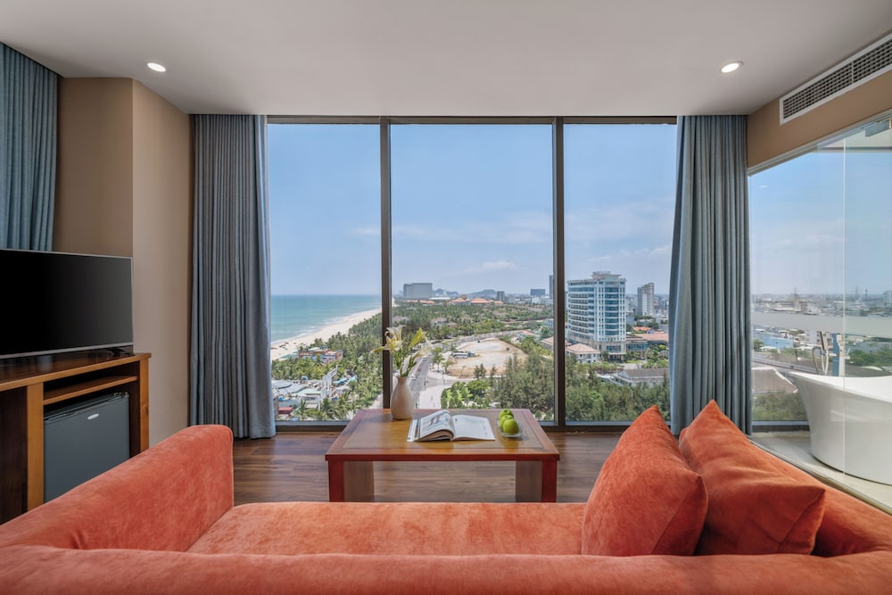 Yarra Ocean Suites Danang 34/58