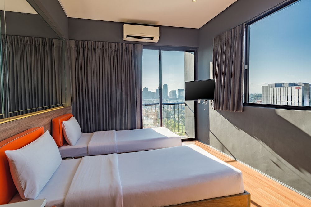 ROOM, TWIN BEDS, BALCONY