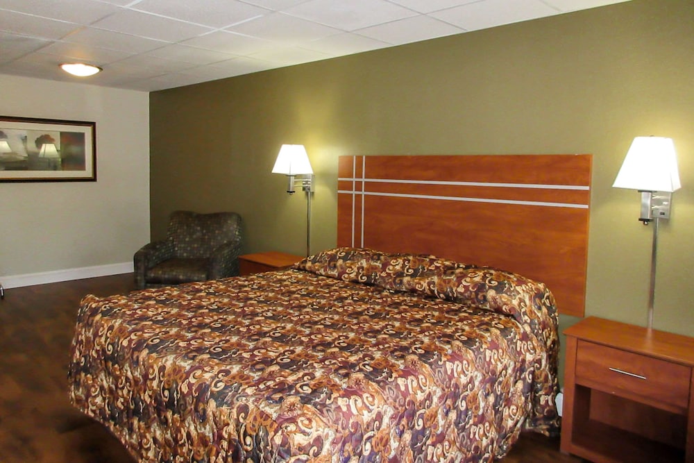 Rodeway Inn Swansea, MA 12/42