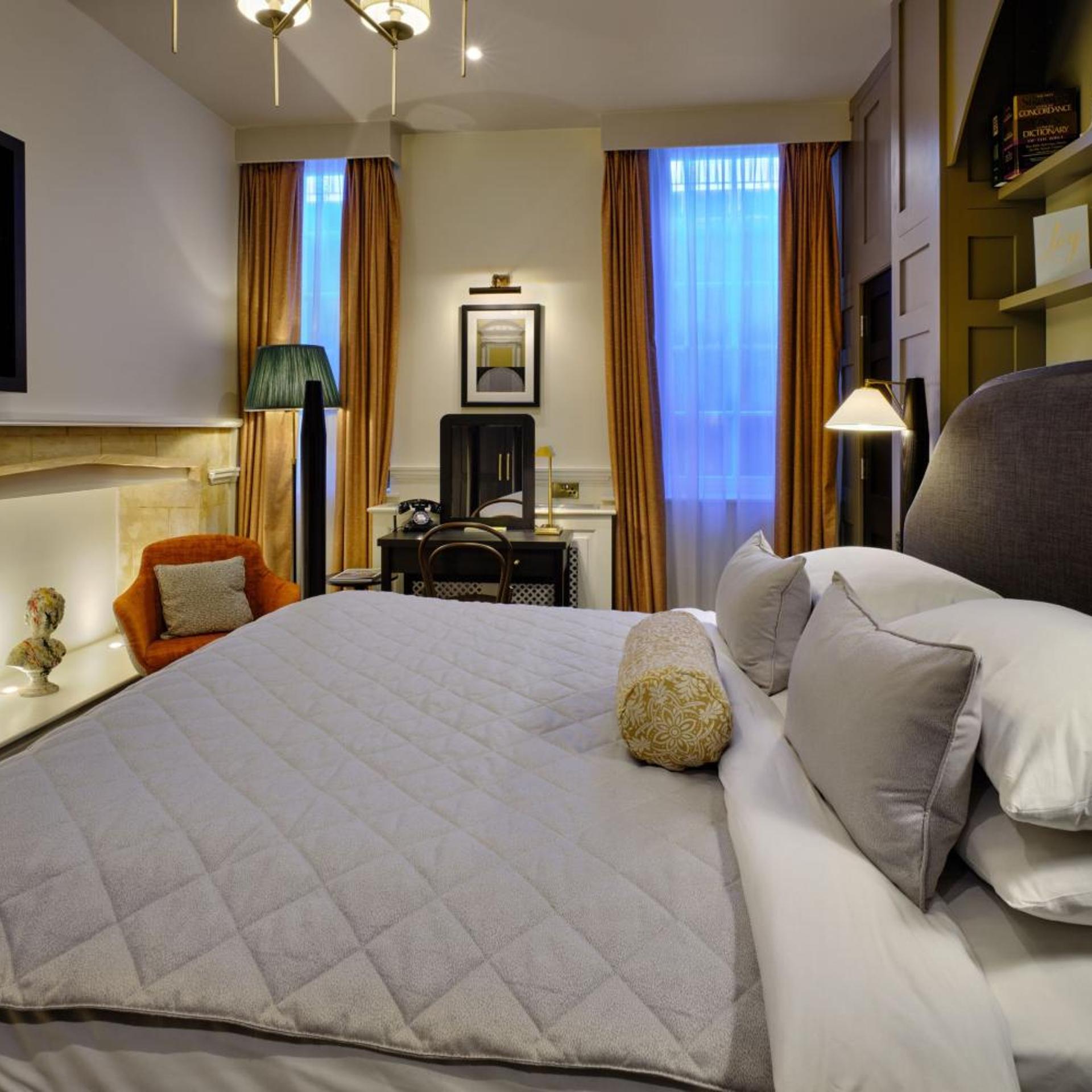 Cinema, Guest Room, King Bed