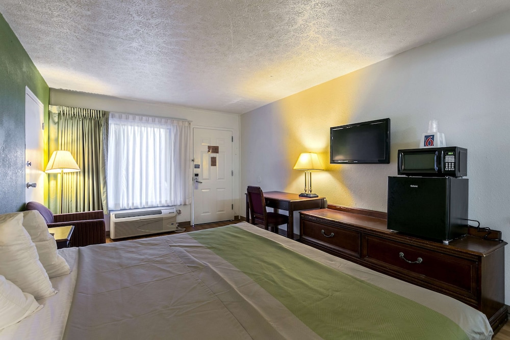 Americas Best Value Inn Edgewood 23/35