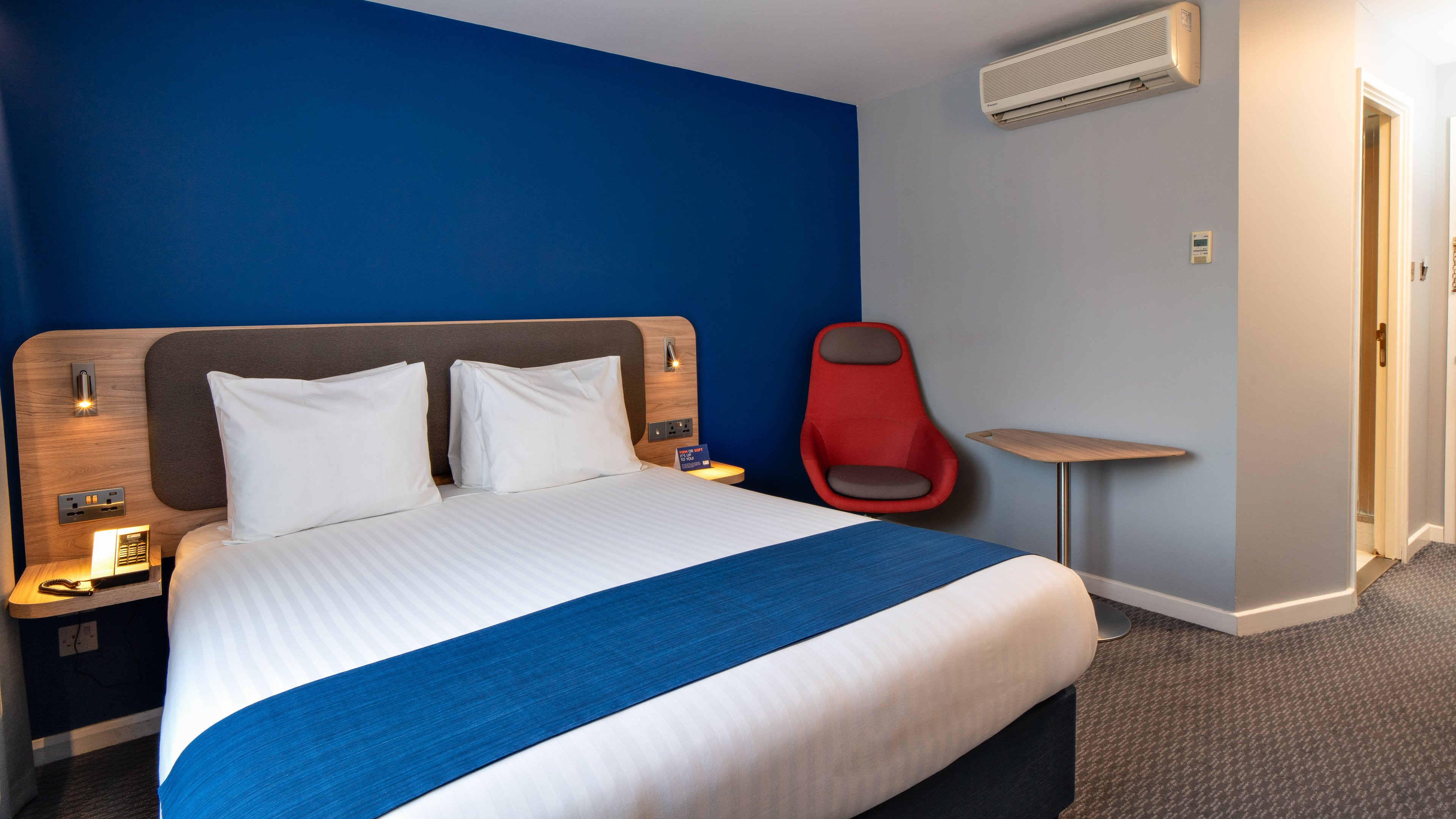 Holiday Inn Express Poole 18/50