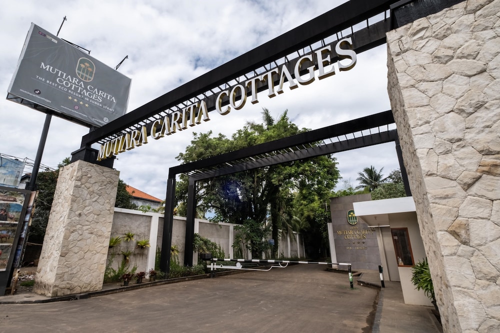 Mutiara Carita Cottages 66/72