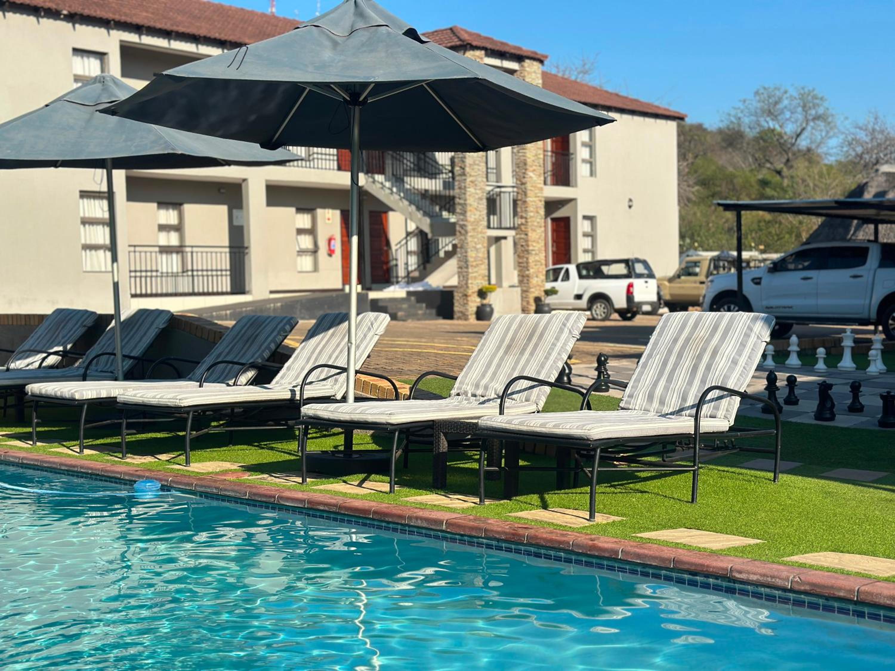 VAHLAVI LODGE 25/30