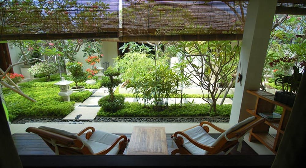 Frangipani Beach Villa 16/68