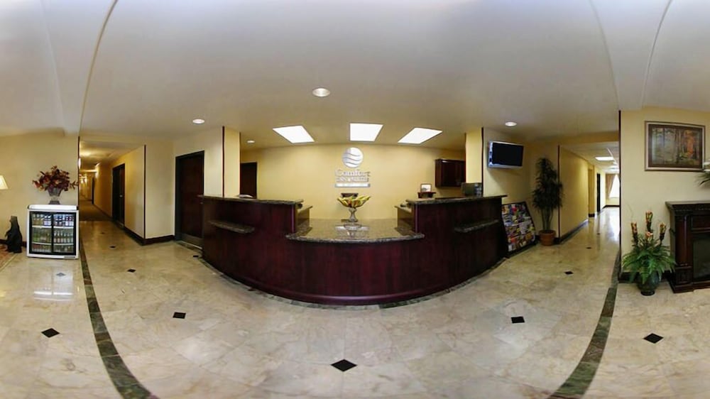 Comfort Inn & Suites Airport Convention Center 8/43