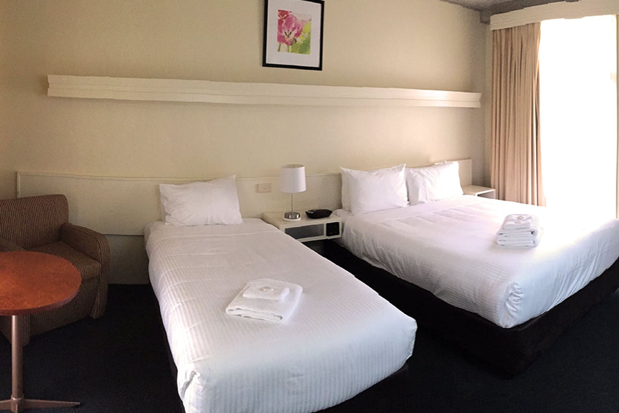 Room, 1 Queen and 1 Single Bed, Pool Side