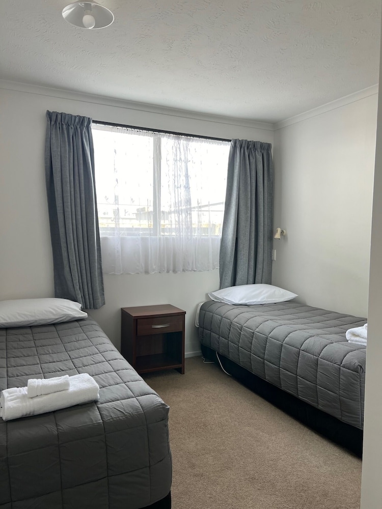 Garden City Motel 10/50