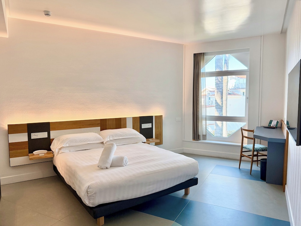 SMART, DOUBLE BED