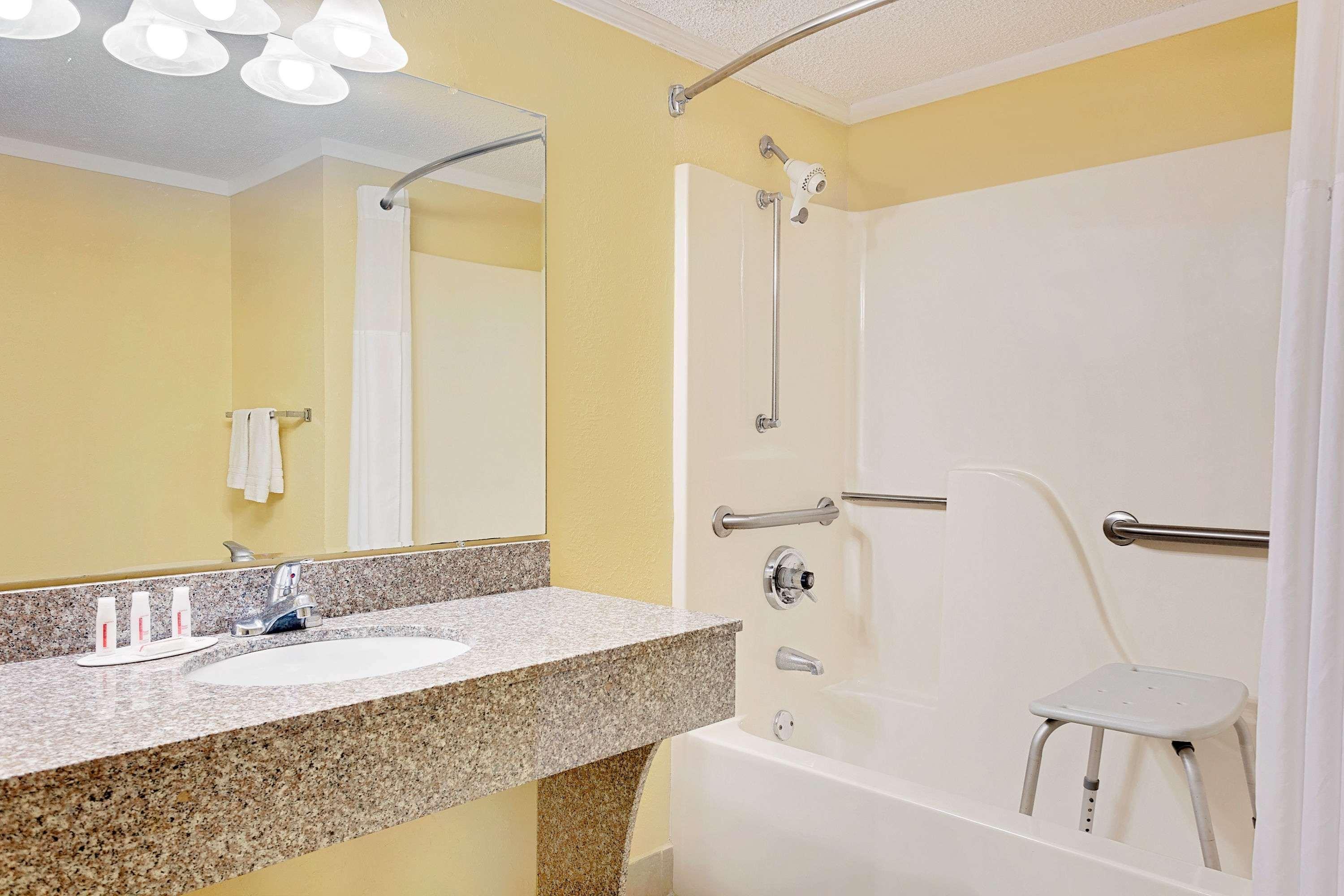 Super 8 by Wyndham Cartersville 15/15