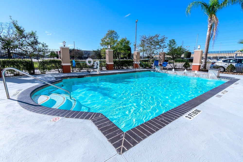 Holiday Inn Express Hotel And Suites Houston East 46/50