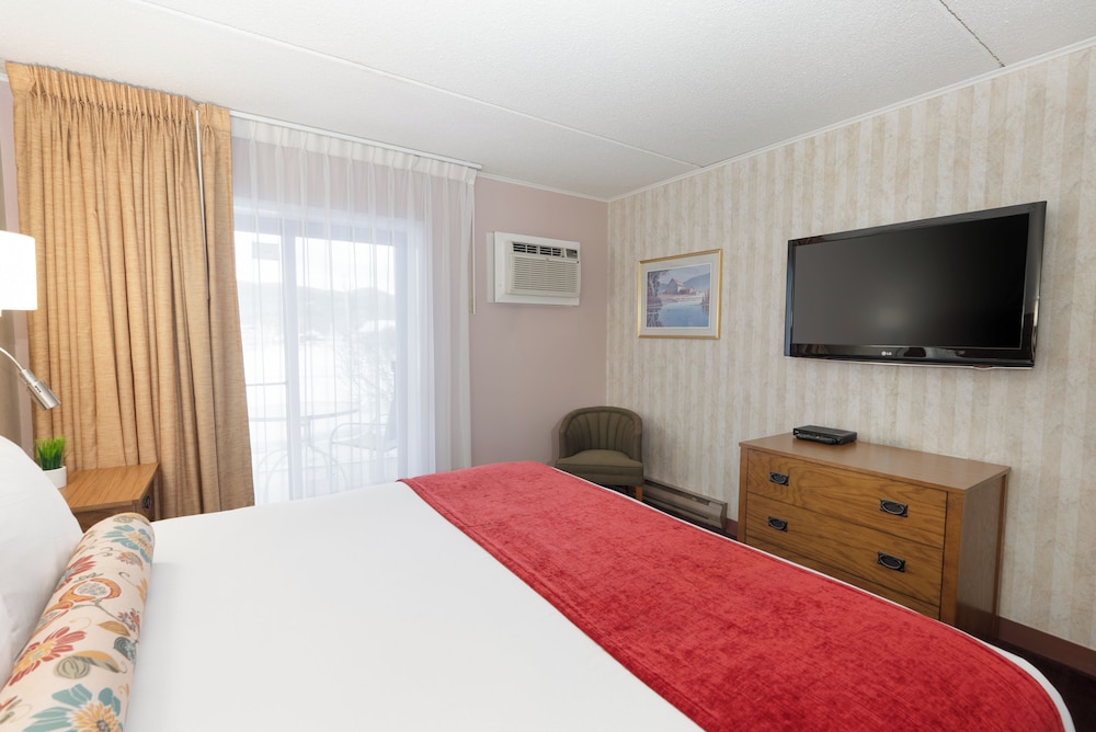 Fireside Inn and Suites Gilford 14/54