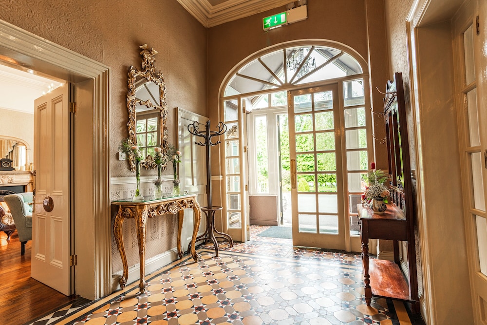 Summerhill House 8/50