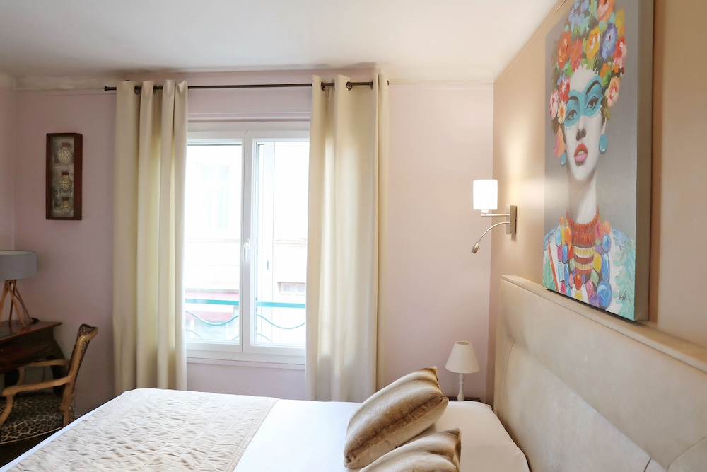 HOTEL LES PASTELIERS 49/65