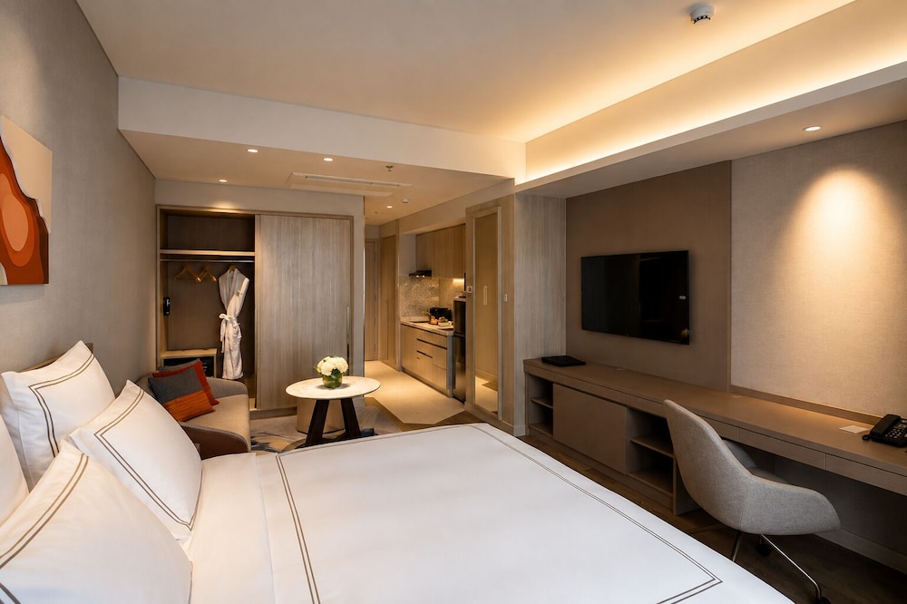 Swiss Advantage, Studio, King Bed