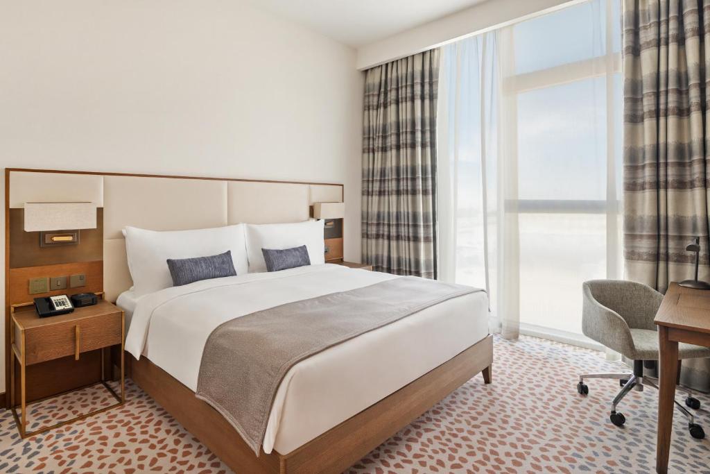 2 Bedrooms, Suite, King and Twin Beds